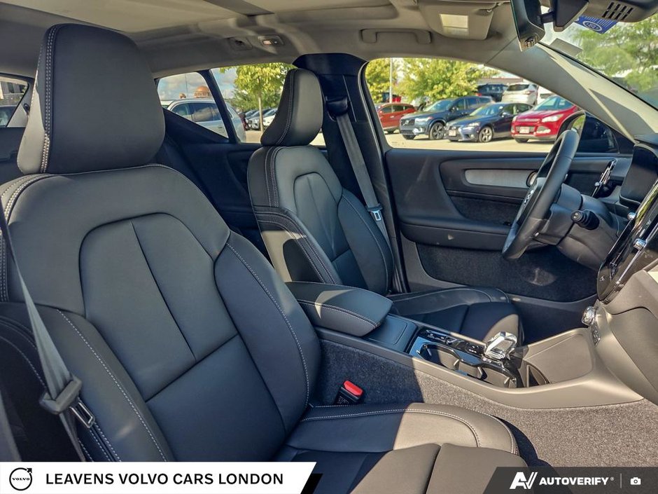 2026 Volvo XC40 PLUS DARK THEME-21
