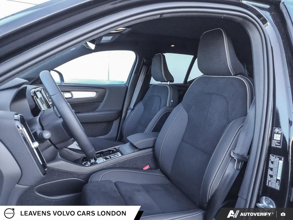 2026 Volvo XC40 ULTRA BLACK EDITION-25
