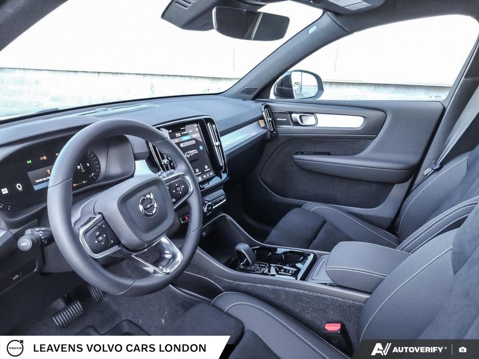 2026 Volvo XC40 ULTRA BLACK EDITION-12