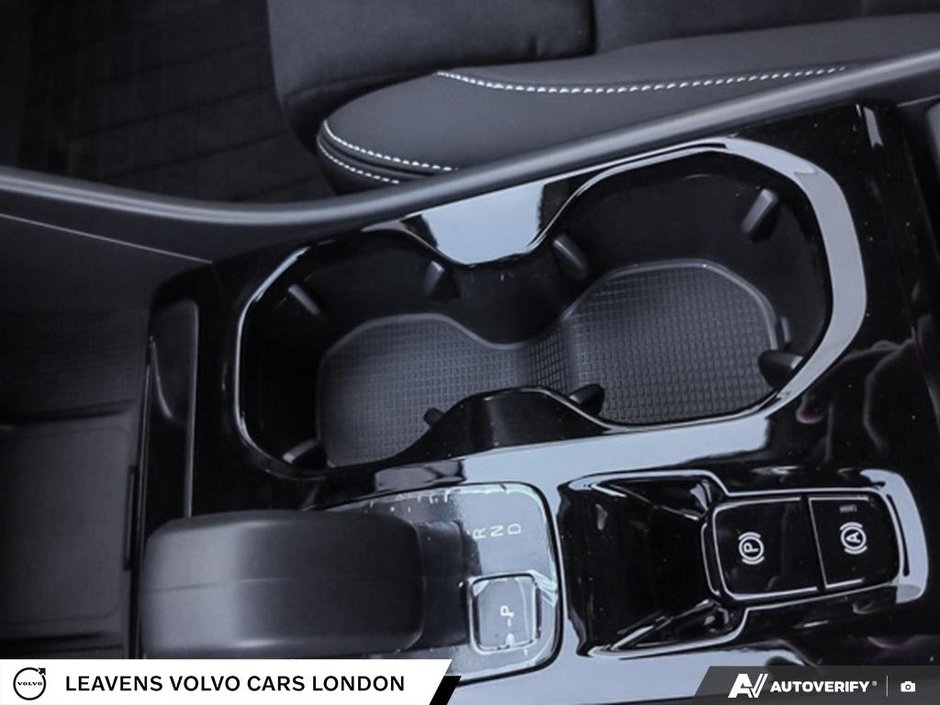 2026 Volvo XC40 ULTRA BLACK EDITION-17