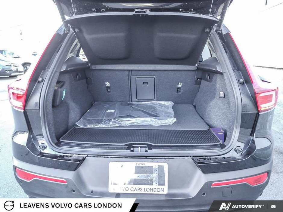 2026 Volvo XC40 ULTRA BLACK EDITION-11