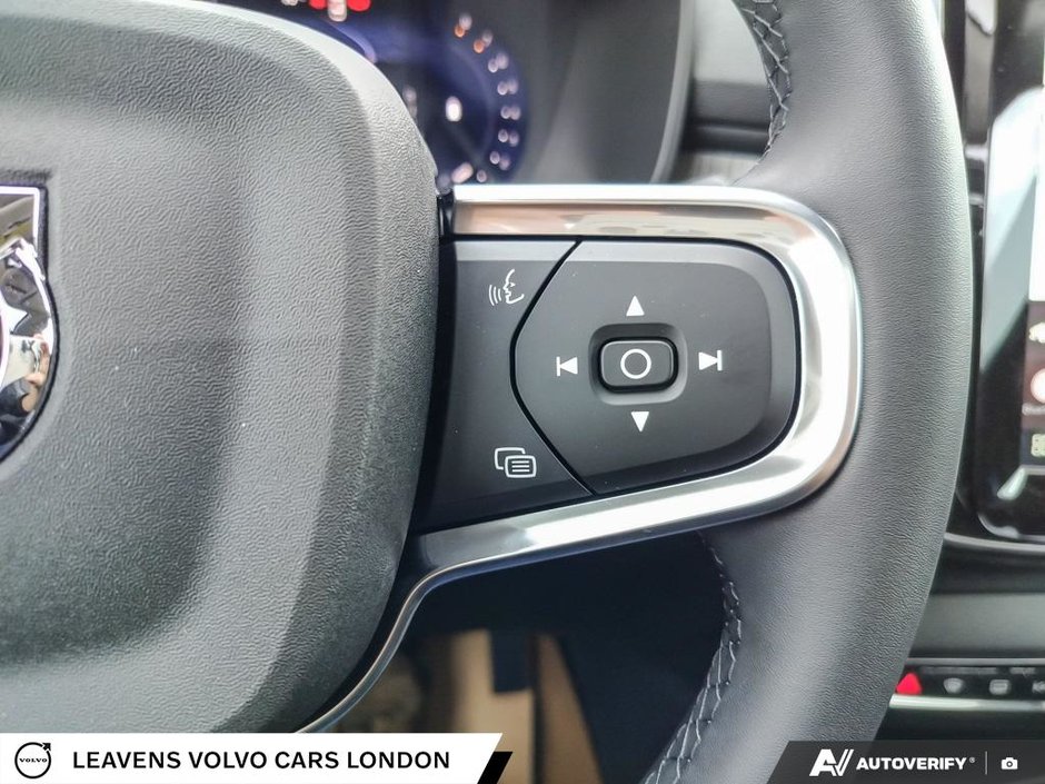 2026 Volvo XC40 PLUS DARK THEME-15