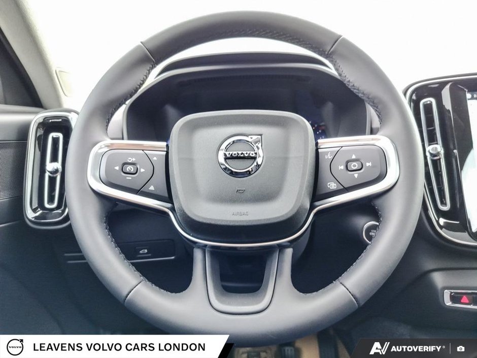 2026 Volvo XC40 PLUS DARK THEME-13