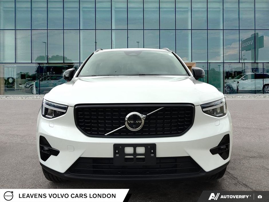 2026 Volvo XC40 PLUS DARK THEME-1
