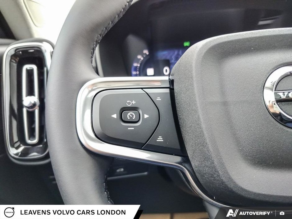 2026 Volvo XC40 PLUS DARK THEME-29