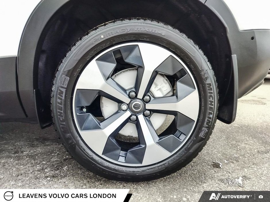 2026 Volvo XC40 PLUS DARK THEME-5