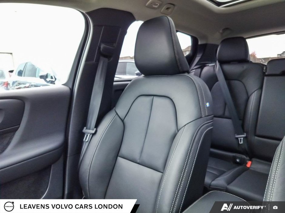 2026 Volvo XC40 PLUS DARK THEME-19