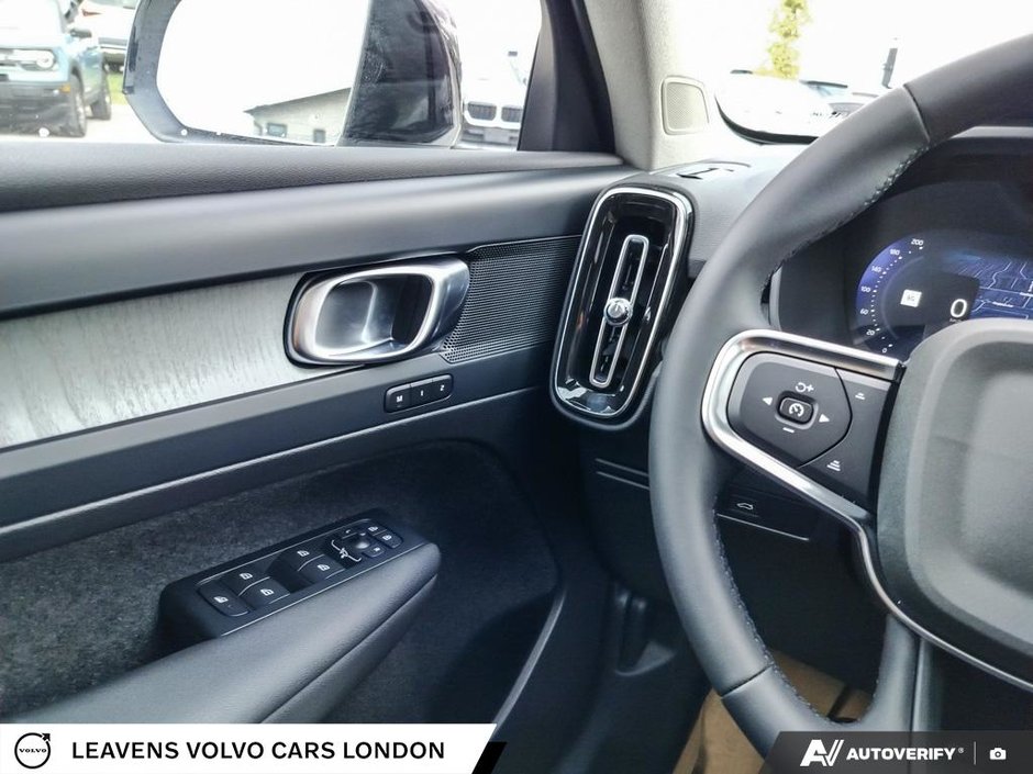 2026 Volvo XC40 PLUS DARK THEME-16