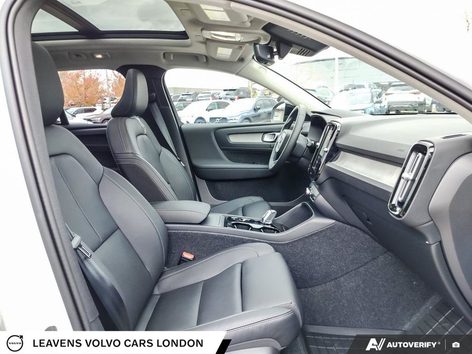 2026 Volvo XC40 PLUS DARK THEME-21