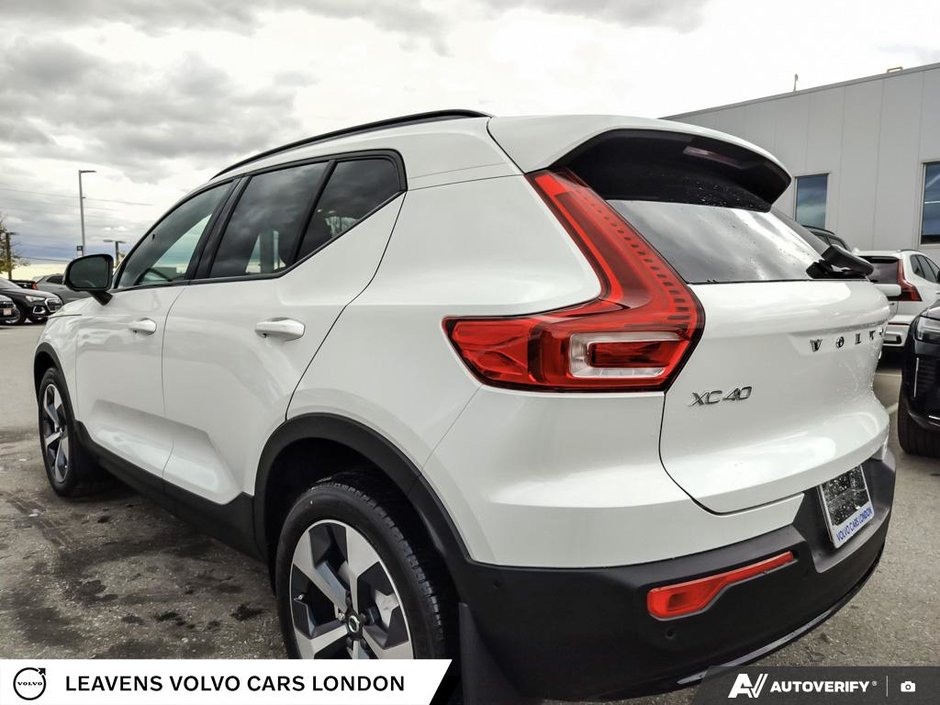 2026 Volvo XC40 PLUS DARK THEME-10