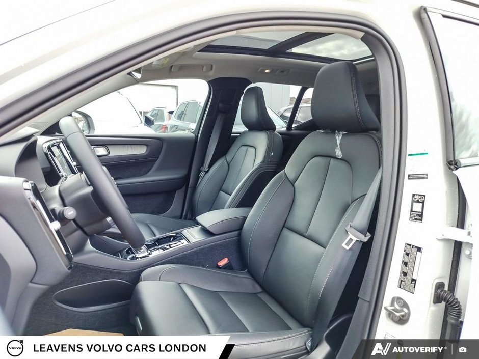 2026 Volvo XC40 PLUS DARK THEME-25