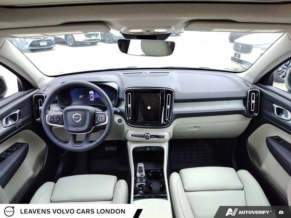 2026 Volvo XC40 PLUS DARK THEME-23