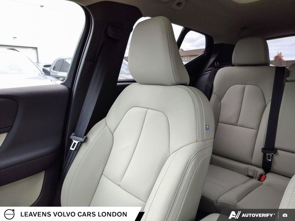 2026 Volvo XC40 PLUS DARK THEME-19