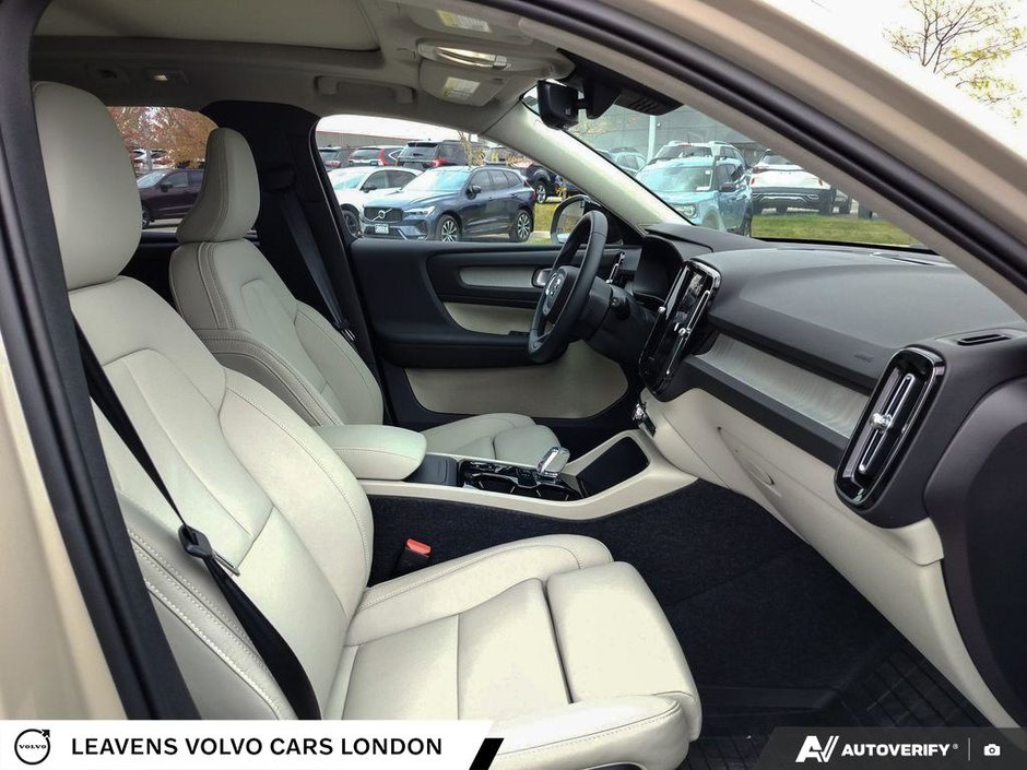 2026 Volvo XC40 PLUS DARK THEME-21