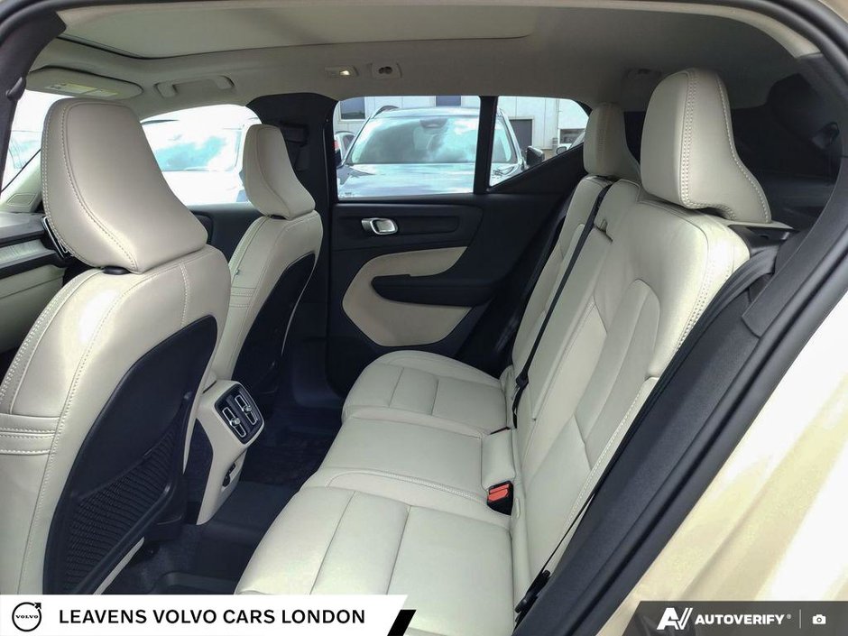 2026 Volvo XC40 PLUS DARK THEME-22