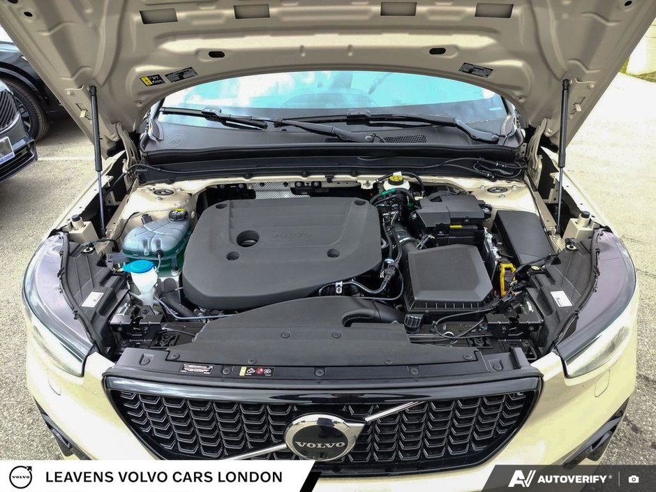 2026 Volvo XC40 PLUS DARK THEME-9