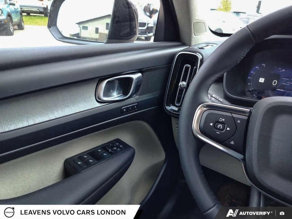 2026 Volvo XC40 PLUS DARK THEME-16