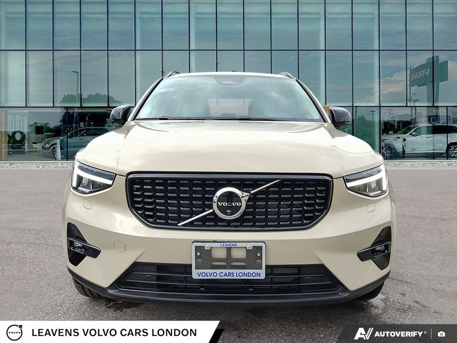 2026 Volvo XC40 PLUS DARK THEME-1