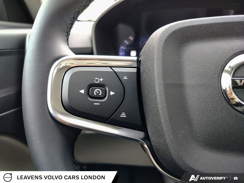 2026 Volvo XC40 PLUS DARK THEME-29