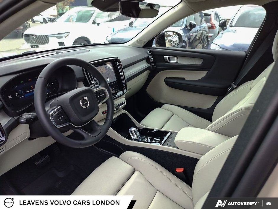 2026 Volvo XC40 PLUS DARK THEME-12