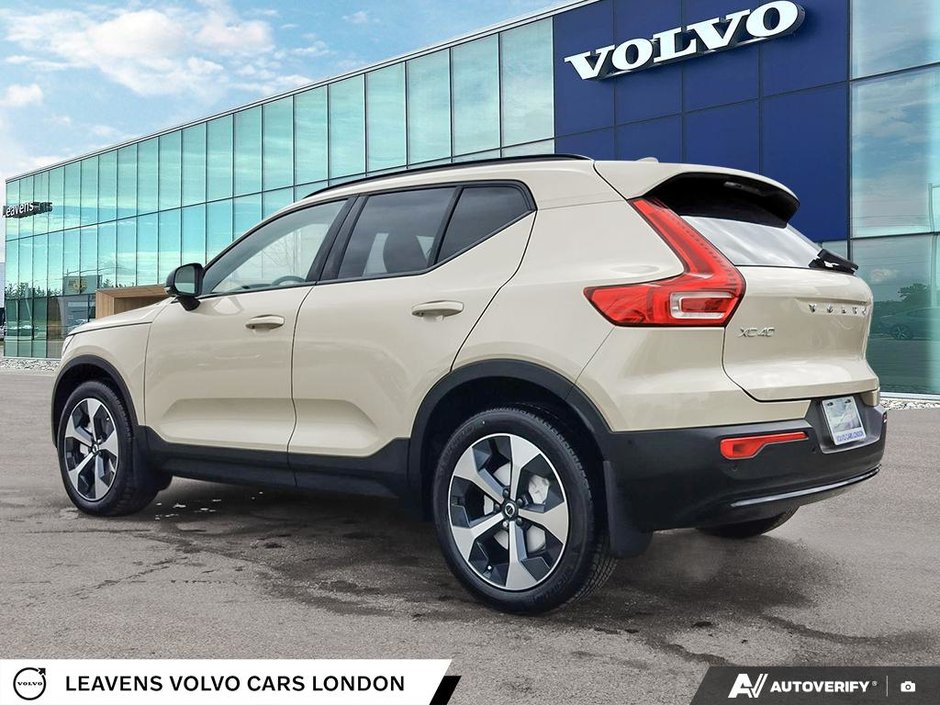 2026 Volvo XC40 PLUS DARK THEME-3