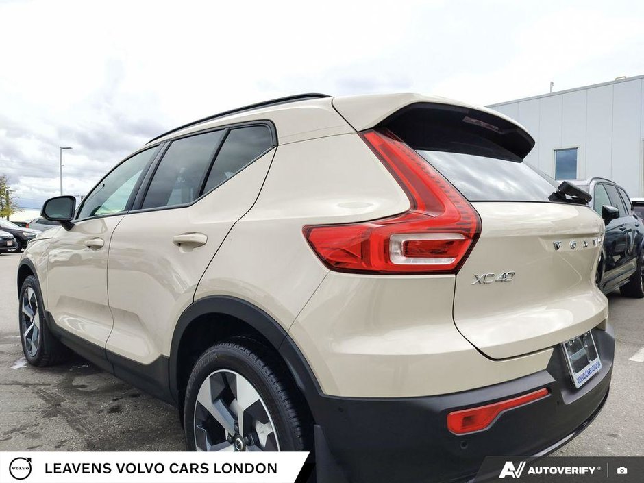 2026 Volvo XC40 PLUS DARK THEME-10