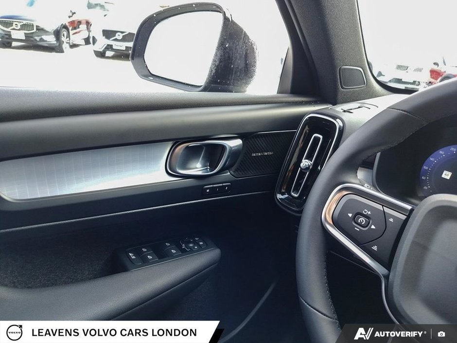 2026 Volvo XC40 ULTRA BLACK EDITION-17