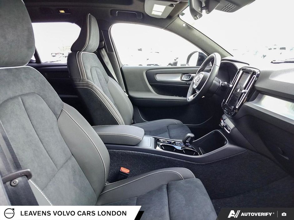 2026 Volvo XC40 ULTRA BLACK EDITION-29