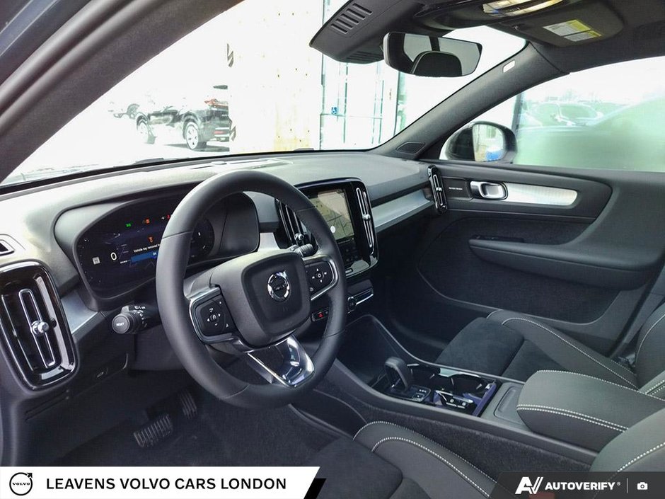 2026 Volvo XC40 ULTRA BLACK EDITION-12