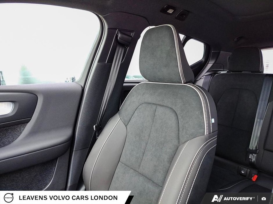 2026 Volvo XC40 ULTRA BLACK EDITION-24