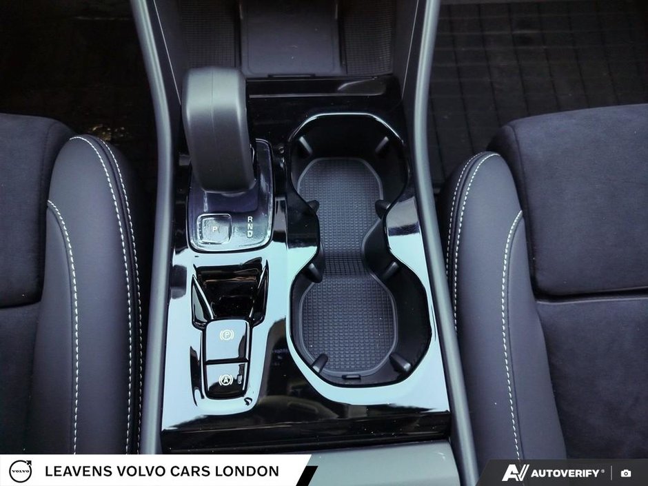 2026 Volvo XC40 ULTRA BLACK EDITION-17