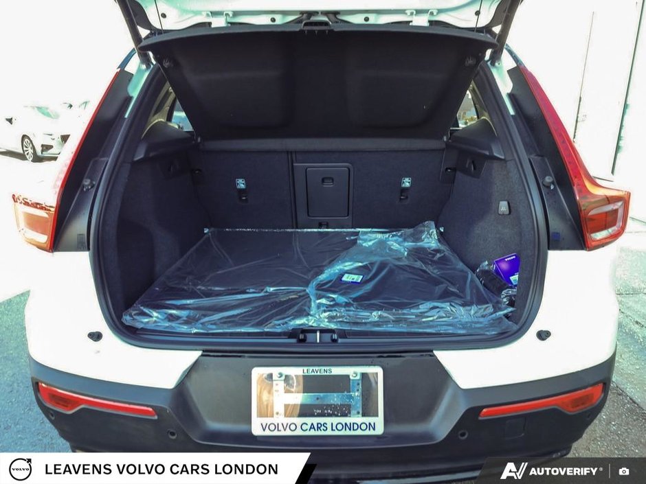 2026 Volvo XC40 ULTRA BLACK EDITION-11