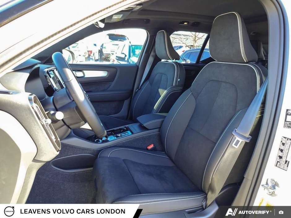 2026 Volvo XC40 ULTRA BLACK EDITION-25