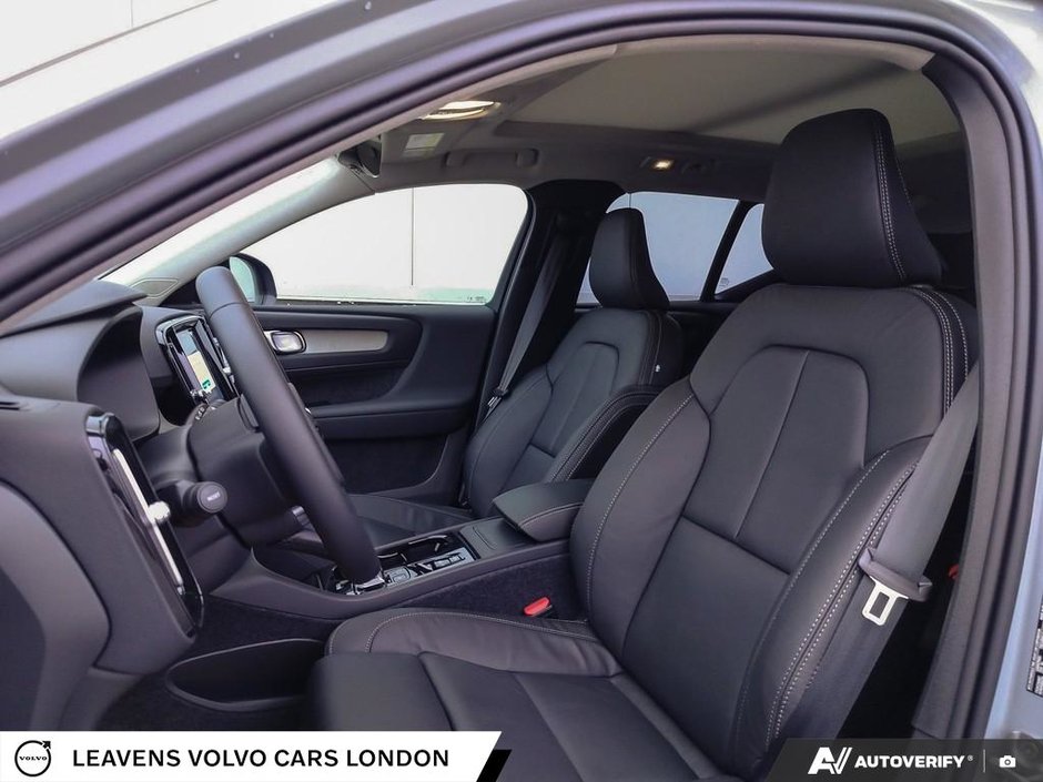 2026 Volvo XC40 PLUS DARK THEME-25