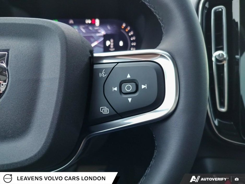 2026 Volvo XC40 PLUS DARK THEME-15