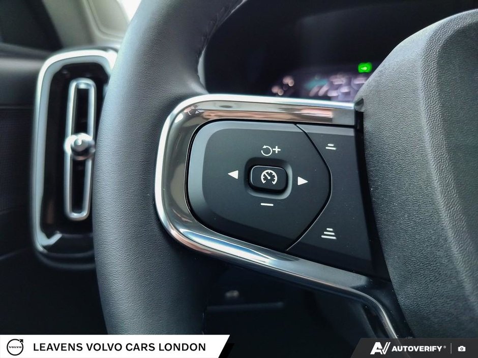 2026 Volvo XC40 PLUS DARK THEME-29