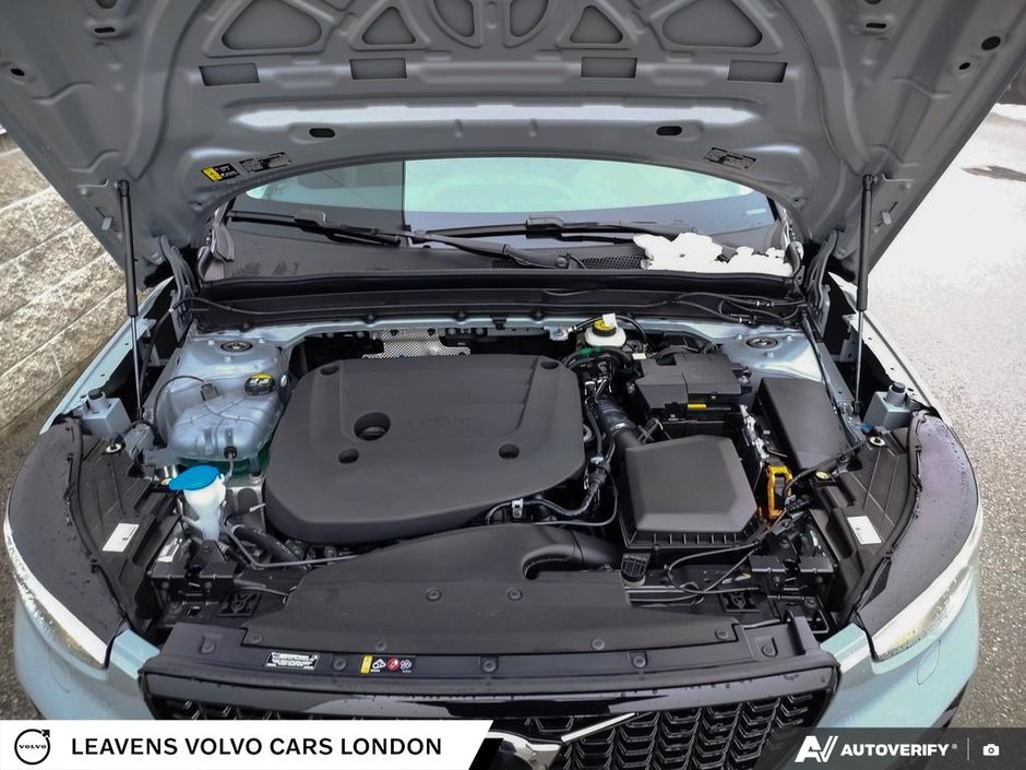 2026 Volvo XC40 PLUS DARK THEME-9