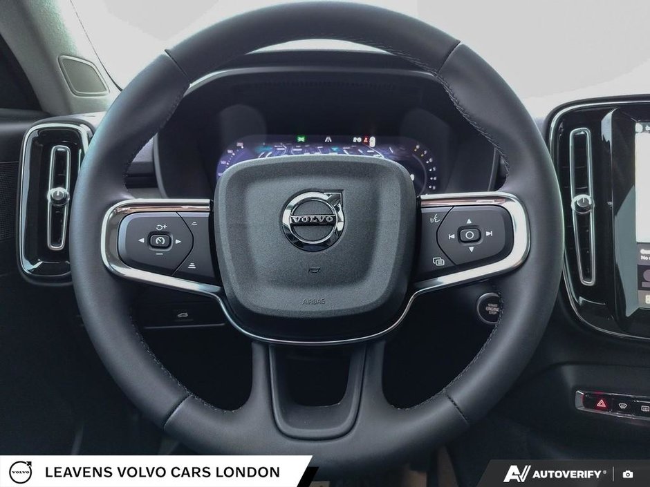 2026 Volvo XC40 PLUS DARK THEME-13