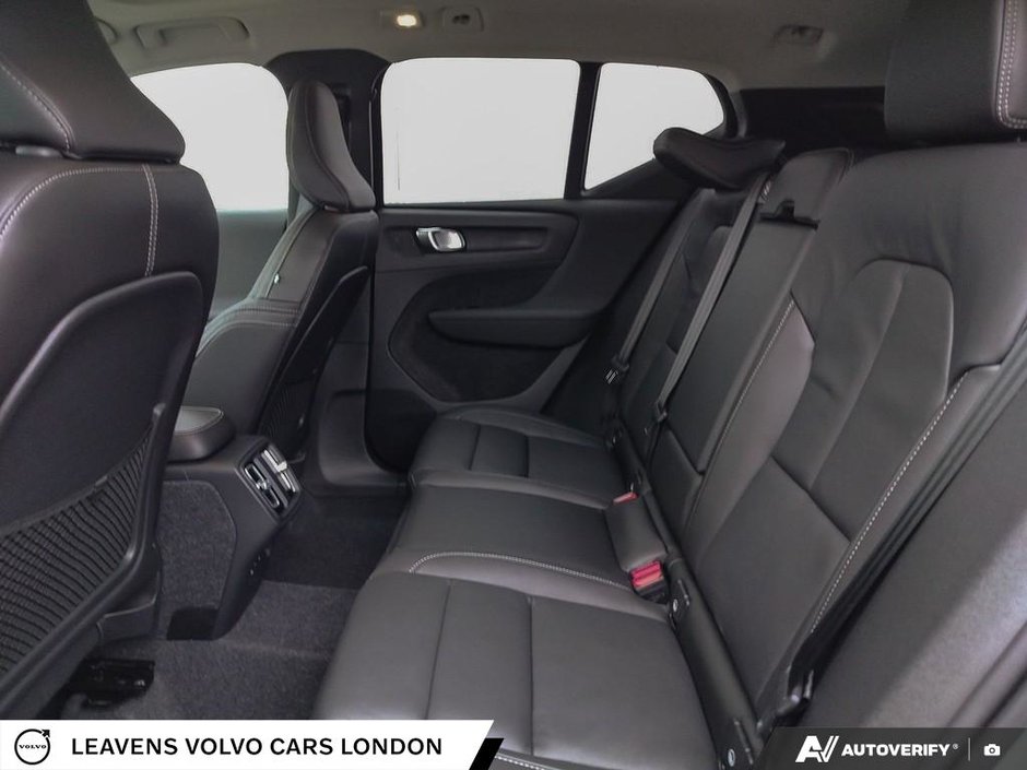 2026 Volvo XC40 PLUS DARK THEME-22