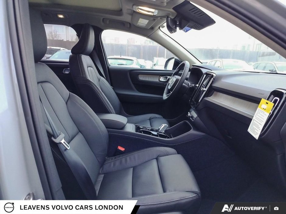 2026 Volvo XC40 PLUS DARK THEME-21