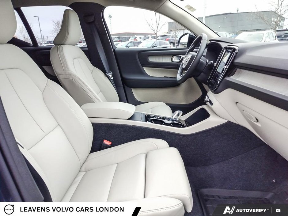 2026 Volvo XC40 PLUS DARK THEME-21