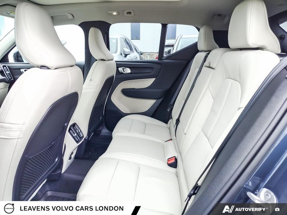 2026 Volvo XC40 PLUS DARK THEME-22