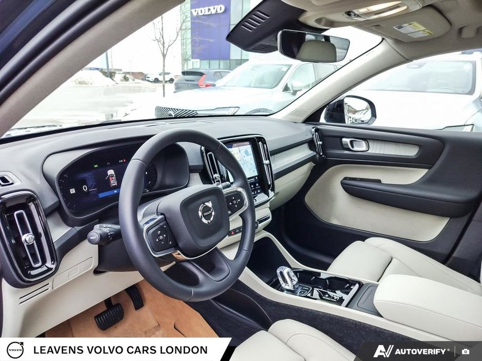 2026 Volvo XC40 PLUS DARK THEME-12