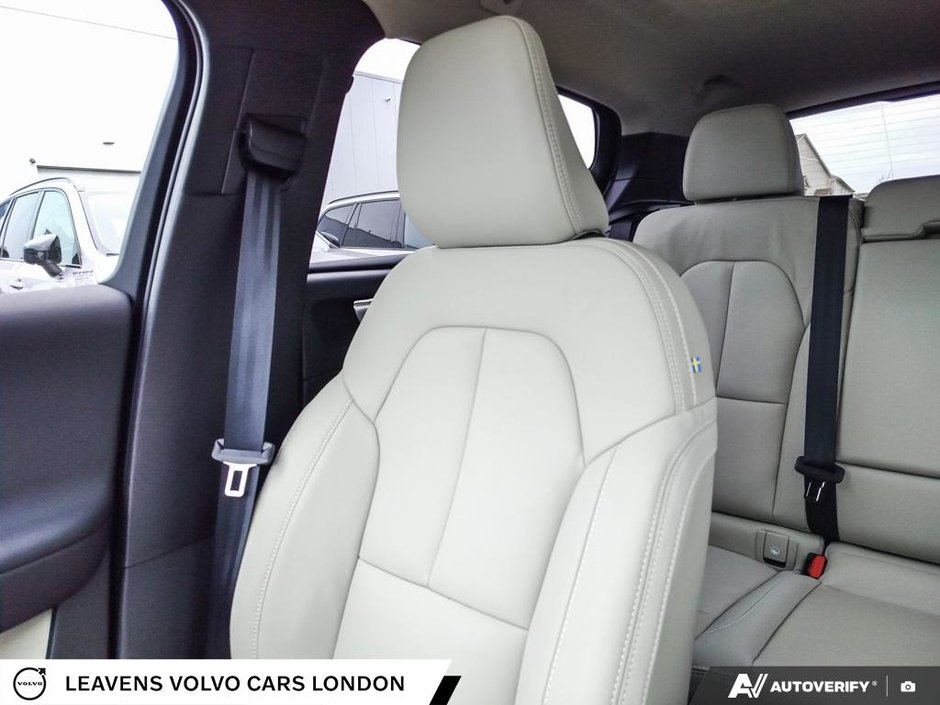 2026 Volvo XC40 PLUS DARK THEME-19