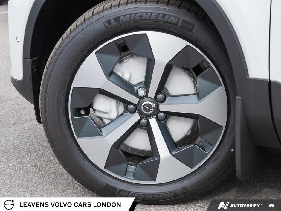 2026 Volvo XC40 PLUS DARK THEME-5