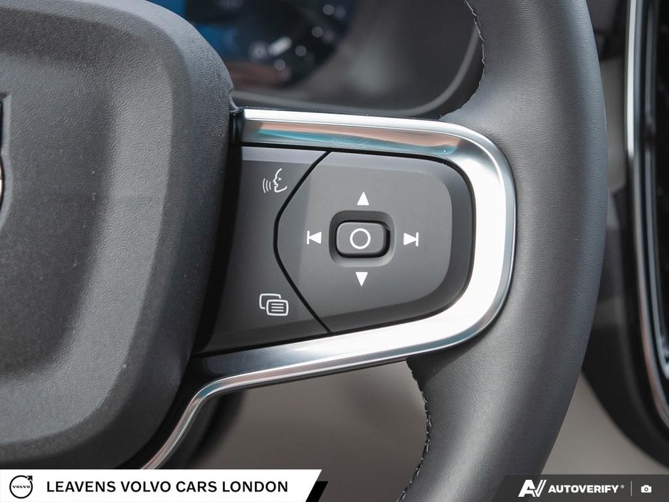 2026 Volvo XC40 PLUS DARK THEME-17