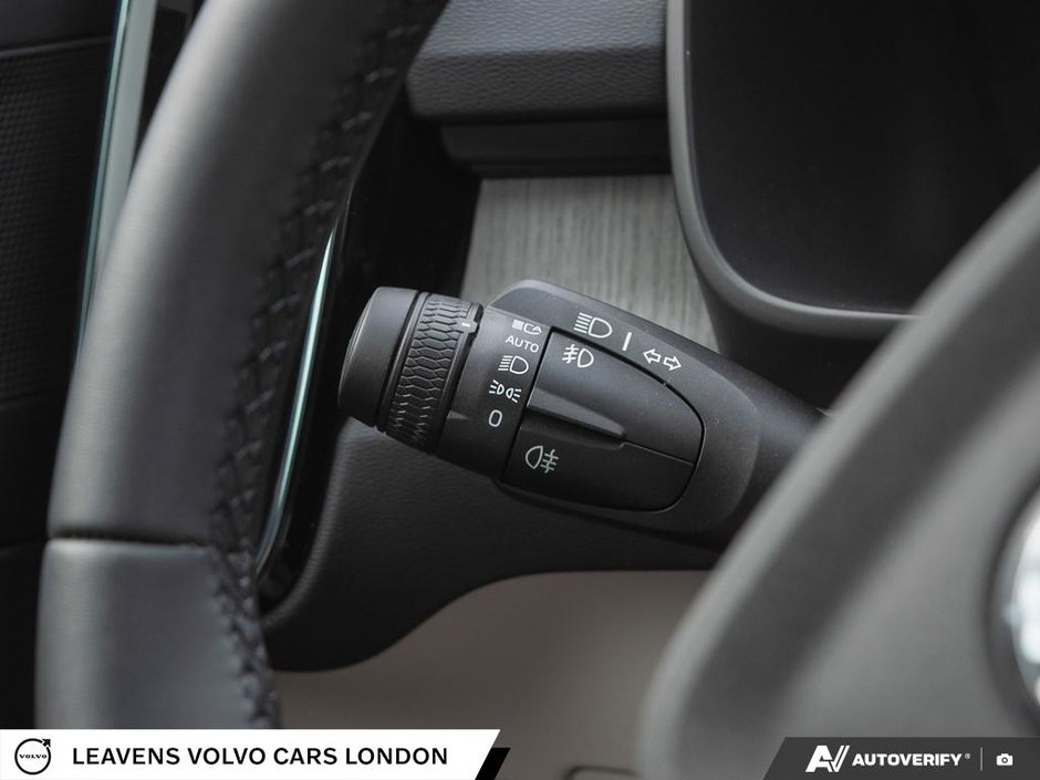 2026 Volvo XC40 PLUS DARK THEME-15