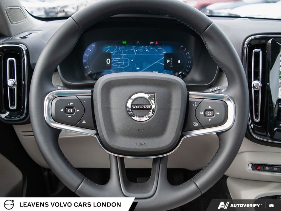 2026 Volvo XC40 PLUS DARK THEME-13