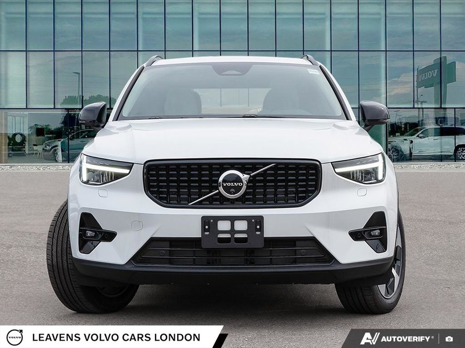2026 Volvo XC40 PLUS DARK THEME-1