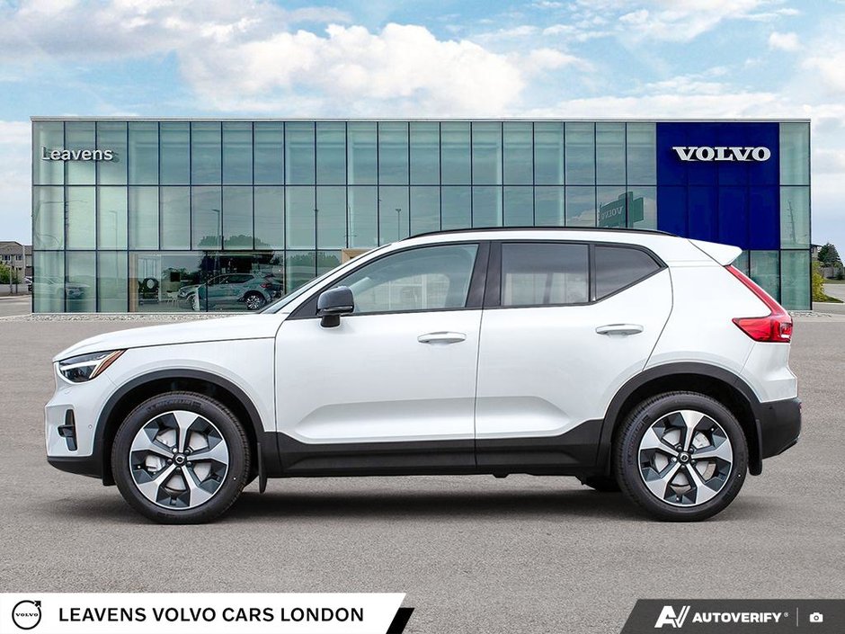 2026 Volvo XC40 PLUS DARK THEME-2